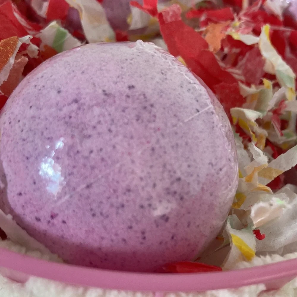 Lavender Chamomile Luxurious Bath Bombs Fizzers and Basket Gift Set of 6 Bombs